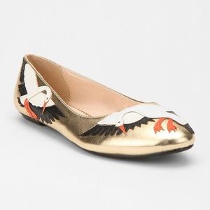 🎉Host Pick🎉 Swan appliqué flat shoe gold Size 8